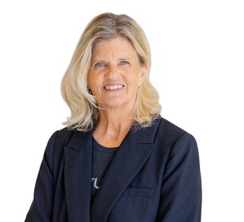 Portrait of Helle Hartley, REALTOR®.